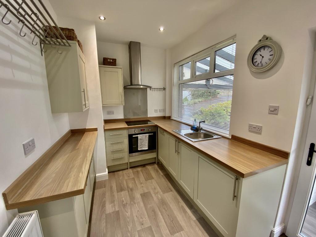 Woodlands, Mill Lane, Oakworth... 2 bed detached house £775 pcm (£179 pw)