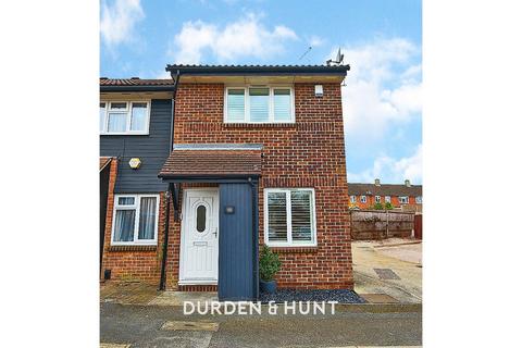 32 Hereward Green, Loughton, IG10 2HE