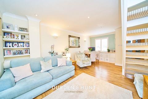 32 Hereward Green, Loughton, IG10 2HE