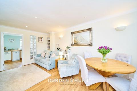 32 Hereward Green, Loughton, IG10 2HE