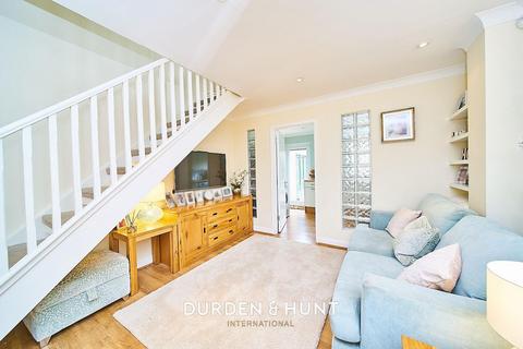32 Hereward Green, Loughton, IG10 2HE