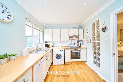 32 Hereward Green, Loughton, IG10 2HE