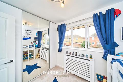 32 Hereward Green, Loughton, IG10 2HE