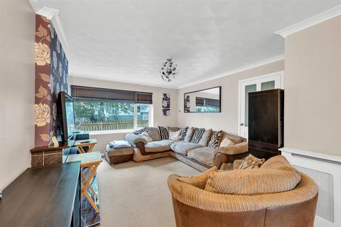 8 Tilbury Close, Orpington, BR5 2JR