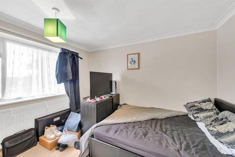 8 Tilbury Close, Orpington, BR5 2JR