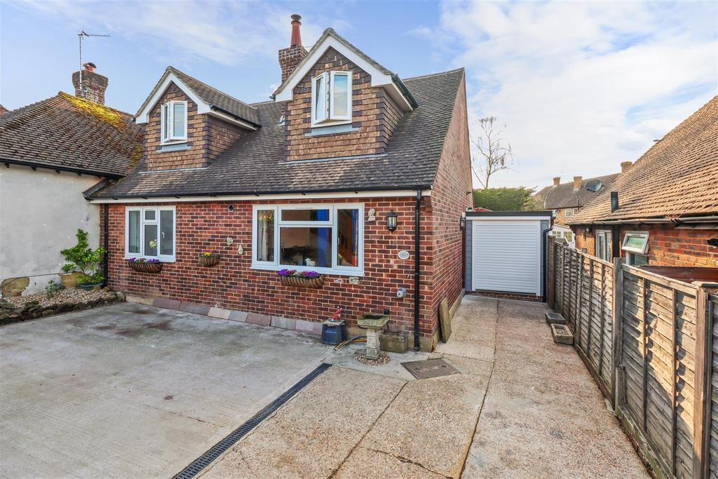 Amberstone View, Hailsham 3 bed semidetached bungalow £395,000