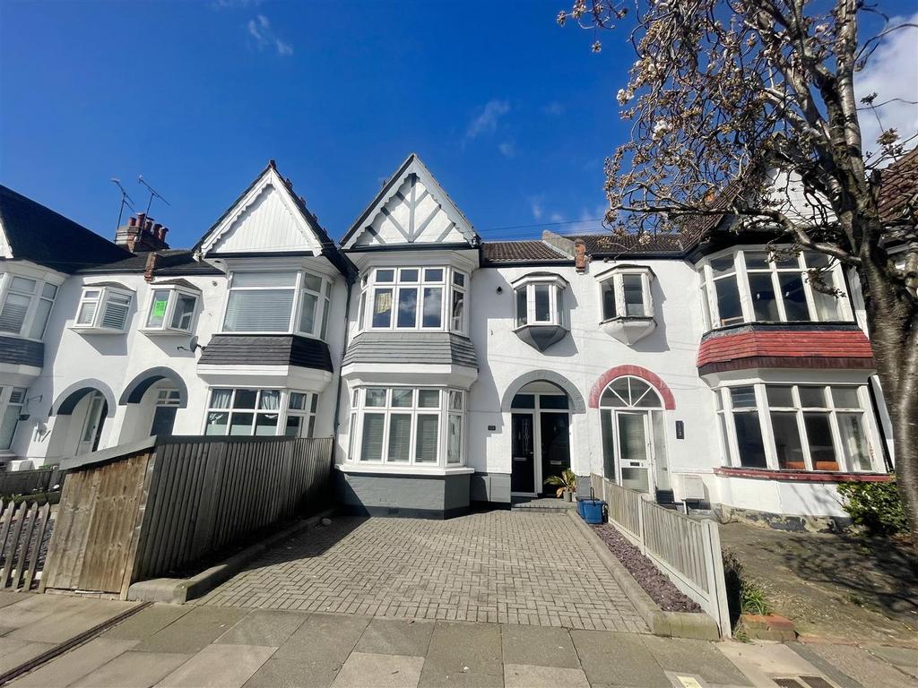 Leigh Hall Road, LeighOnSea 1 bed flat for sale £250,000