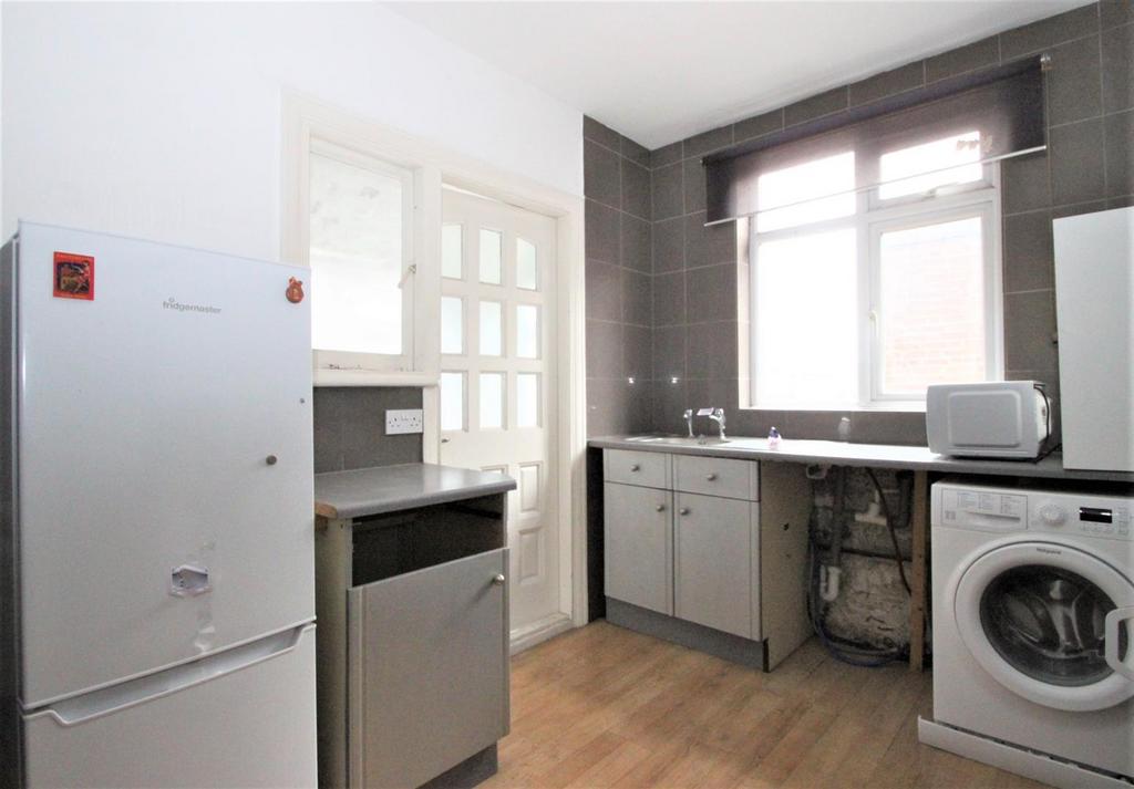 Chingford Mount Road, London 2 bed property for sale £270,000