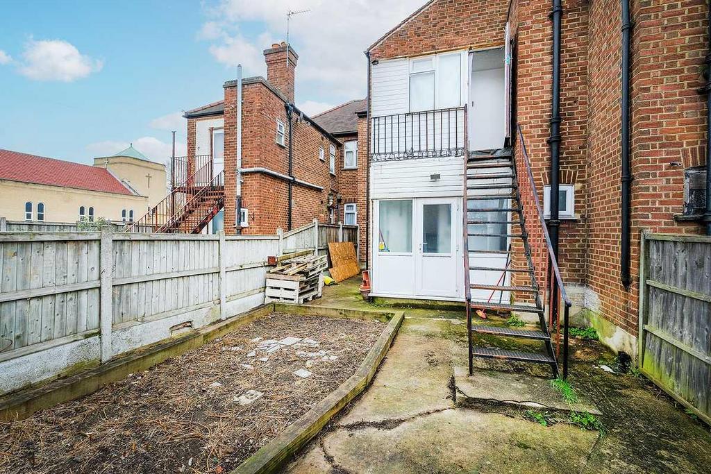157 Chingford Mount repo ext-2 RSLG.JPG