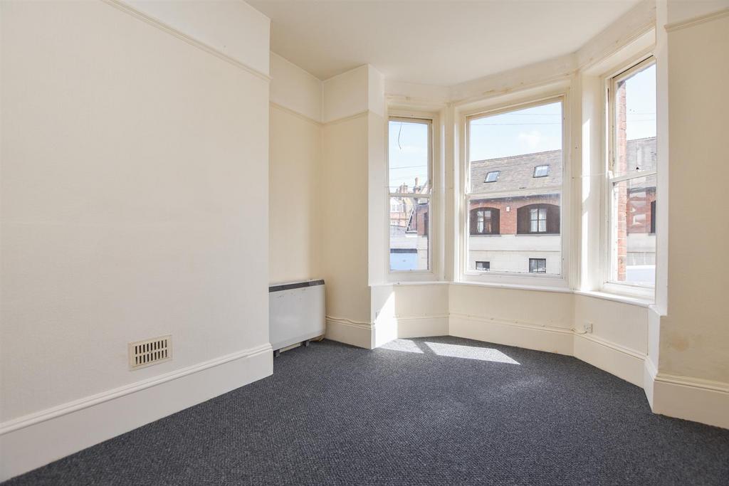 Tower Road West, St. LeonardsOnSea 1 bed flat £100,000