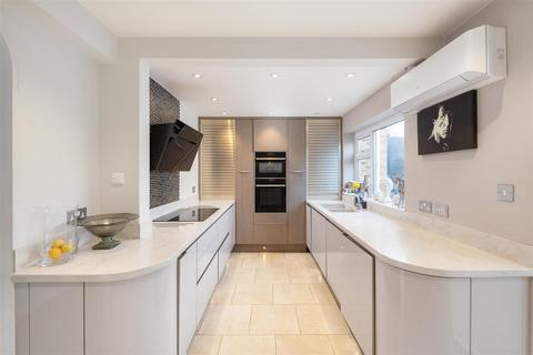 206 Sandcross Lane, Reigate, RH2 8LL