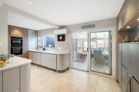 206 Sandcross Lane, Reigate, RH2 8LL