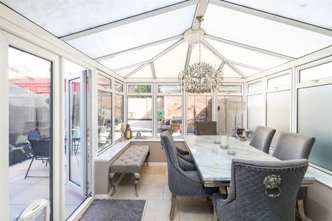 206 Sandcross Lane, Reigate, RH2 8LL