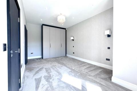 3 bedroom apartment to rent - 52 Rowantree Road, Enfield