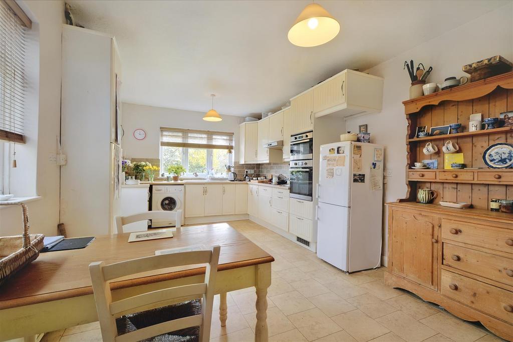 Kitchen 1.jpeg