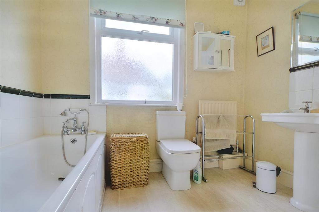 Bathroom 1.jpeg
