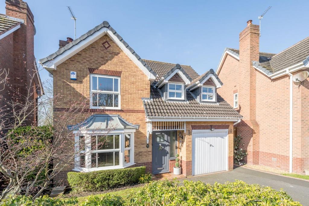 Kinloch Drive, Dudley 4 bed detached house for sale £360,000