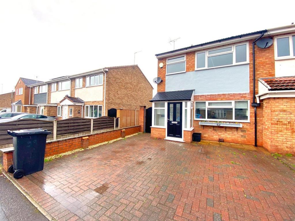 Barton Lane, Kingswinford, 3 bed house £925 pcm (£213 pw)