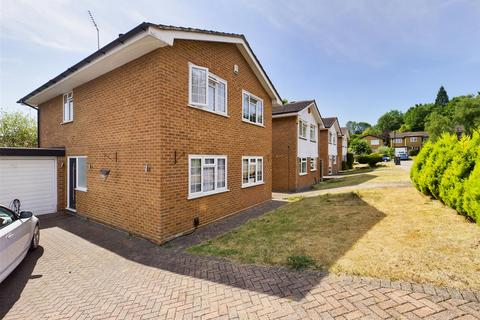 2 Ravenshead Close, South Croydon, CR2 8RL