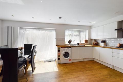 2 Ravenshead Close, South Croydon, CR2 8RL