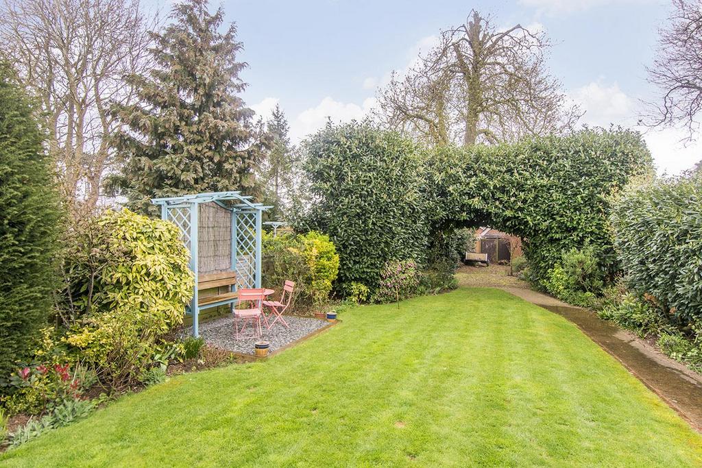 Fairway, Market Harborough 3 bed semidetached house £399,950