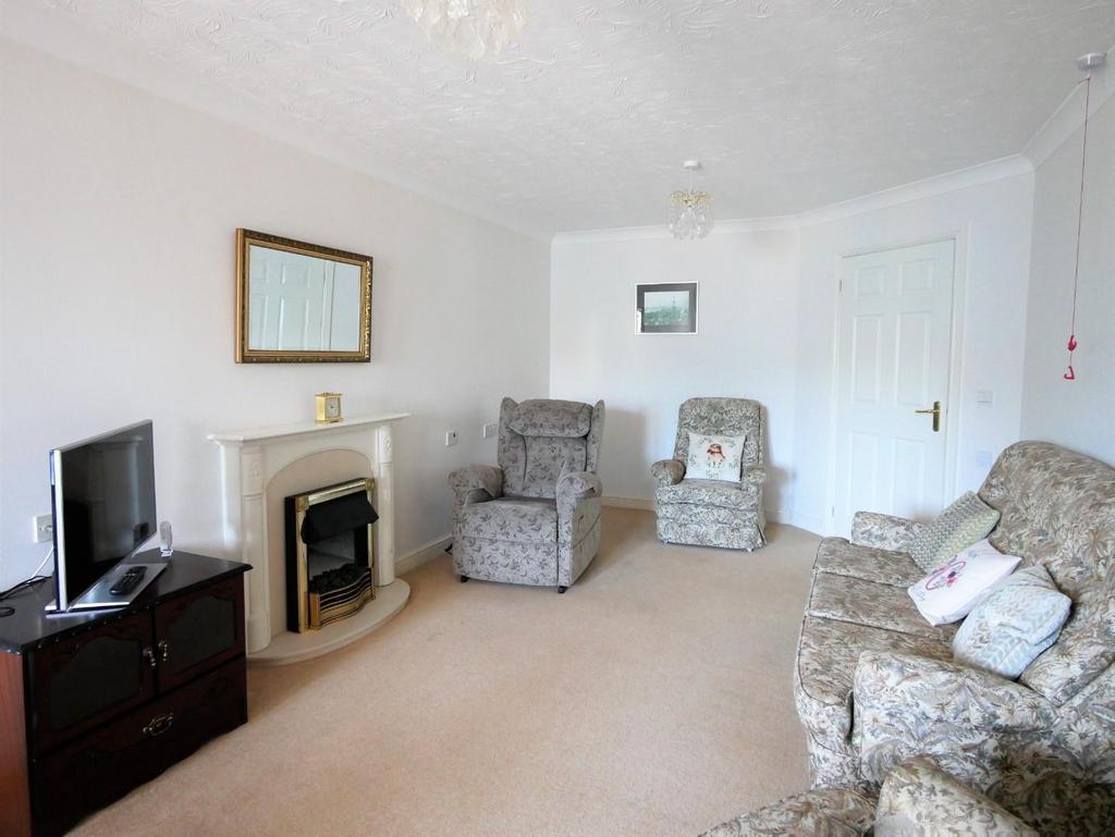 Lounge/Dining Room