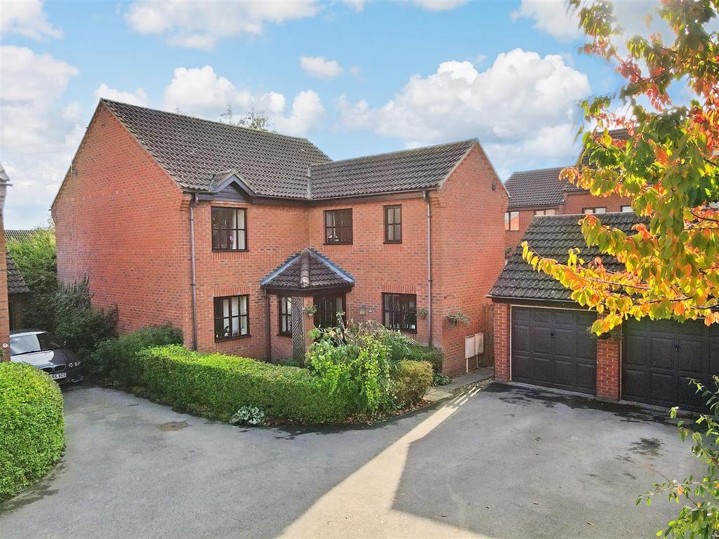 Minorca Grove, Shenley Brook End, Milton Keynes 4 bed detached house