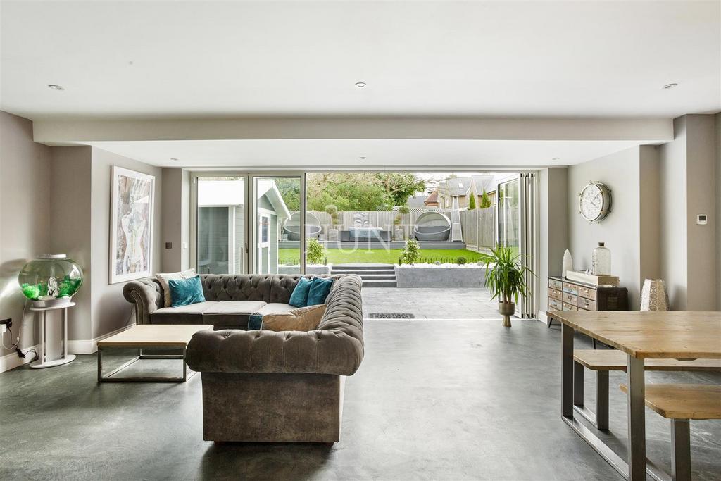 Chigwell Grange, High Road, Chigwell 5 bed detached house for sale £