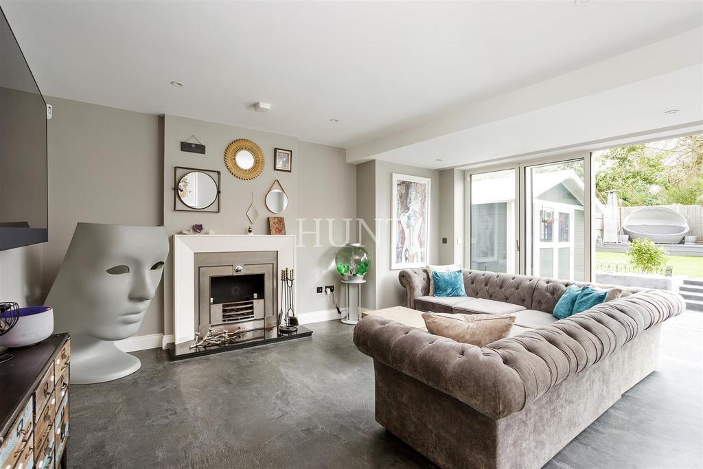 Chigwell Grange, High Road, Chigwell 5 bed detached house for sale £