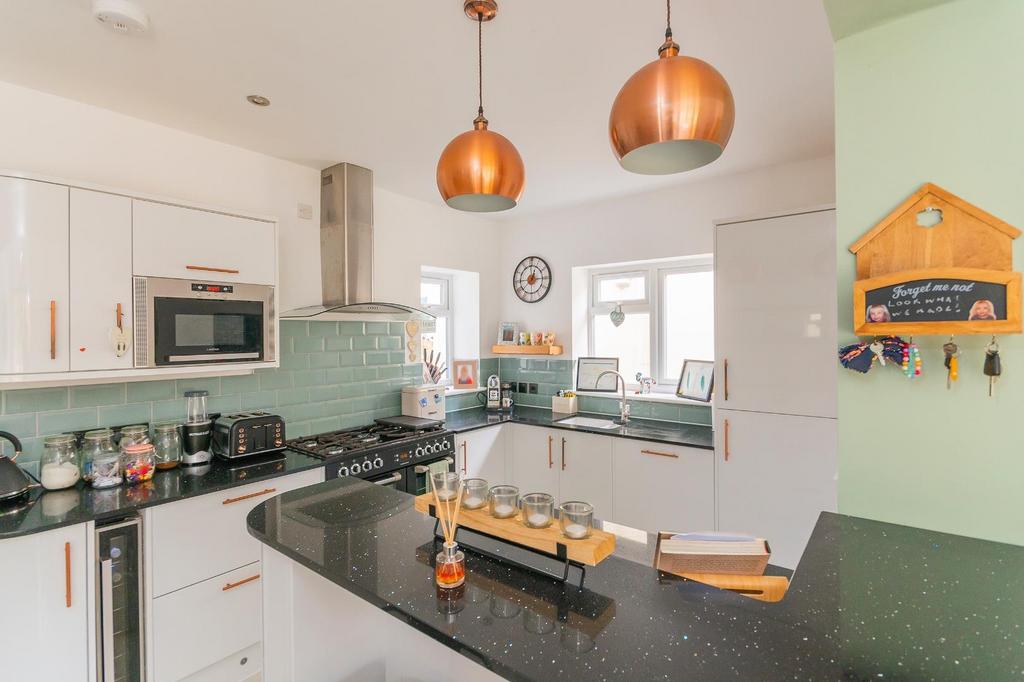 TNECSERCDOOWEKAL33 - Kitchen A.jpg