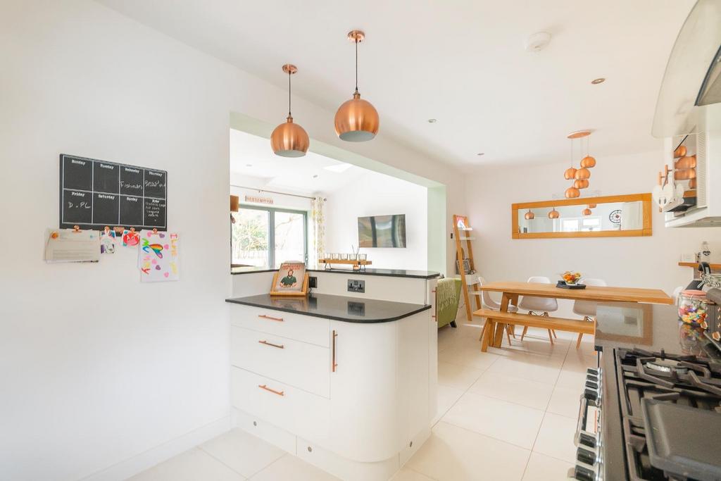 TNECSERCDOOWEKAL33 - Kitchen B.jpg