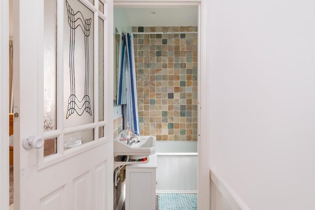 TNECSERCDOOWEKAL33 - Bathroom D.jpg