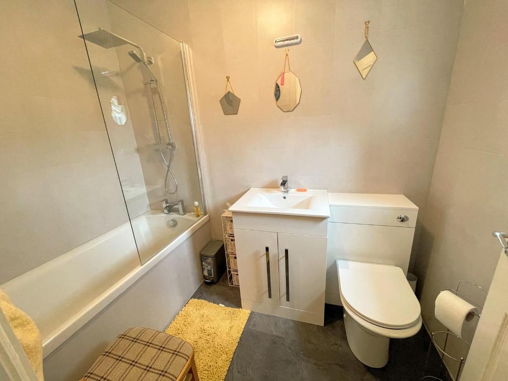 Family bathroom/w.c.