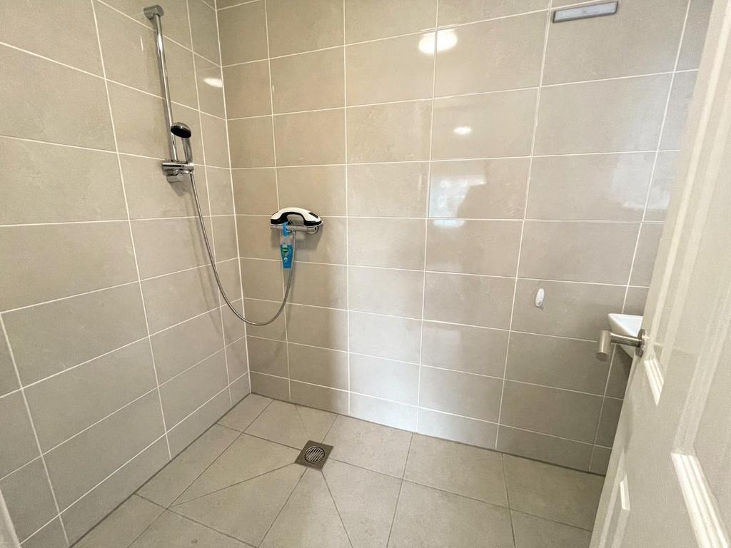 En suite wet room