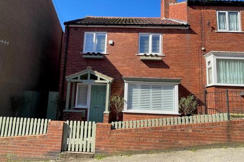 3 bedroom end of terrace house for sale - Castlegate, Scarborough, YO11 1QY