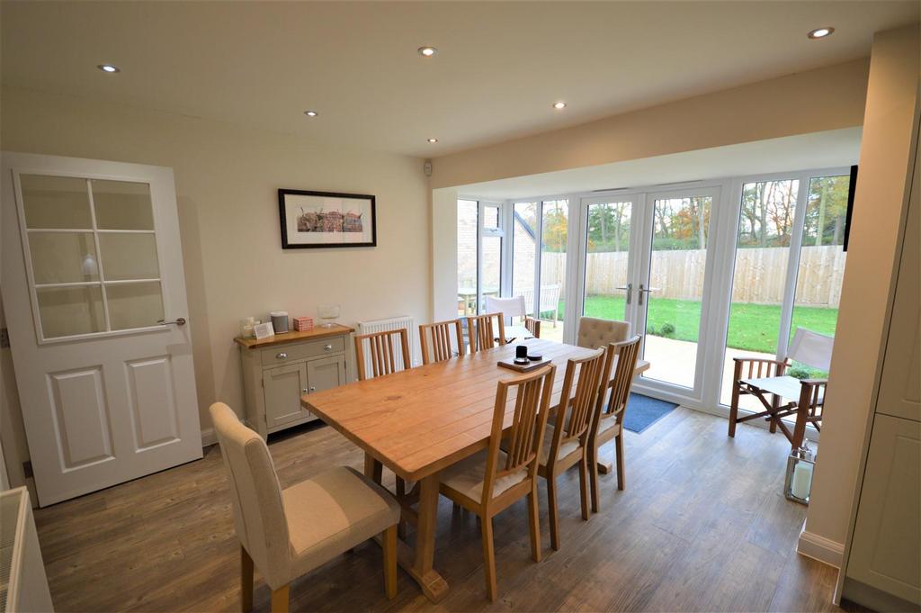 Dining Area.JPG