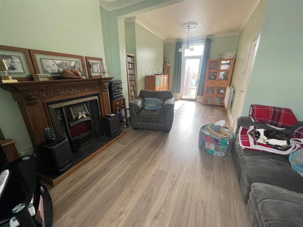 Swansea Road, Llanelli 3 bed terraced house £125,000