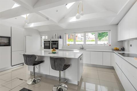 56b Grove Road, Windsor, SL4 1HS