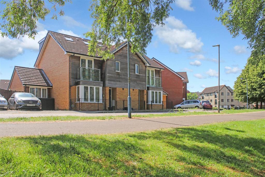 Clipstone Brook Way, Broughton, Milton Keynes 4 bed semidetached house