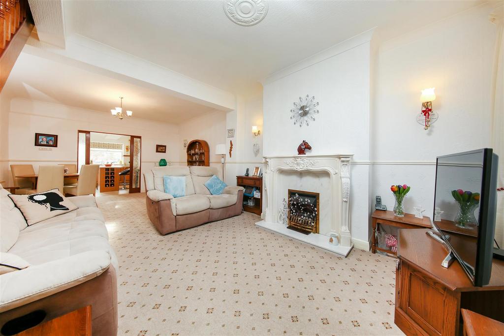 Vincent Crescent, Chesterfield 3 bed terraced house for sale £195,000