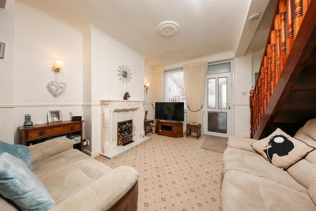 Vincent Crescent, Chesterfield 3 bed terraced house £185,000