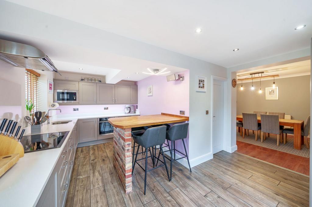 Electric Avenue, Harrogate, HG1 4 bed semidetached house £340,000