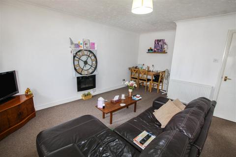 2 bedroom flat for sale, Saronie Court, Prestatyn, Denbighshire LL19 9NJ