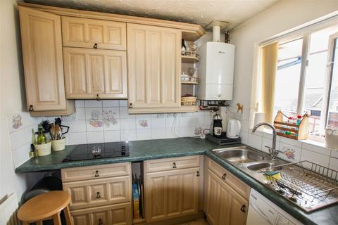 2 bedroom flat for sale, Saronie Court, Prestatyn, Denbighshire LL19 9NJ