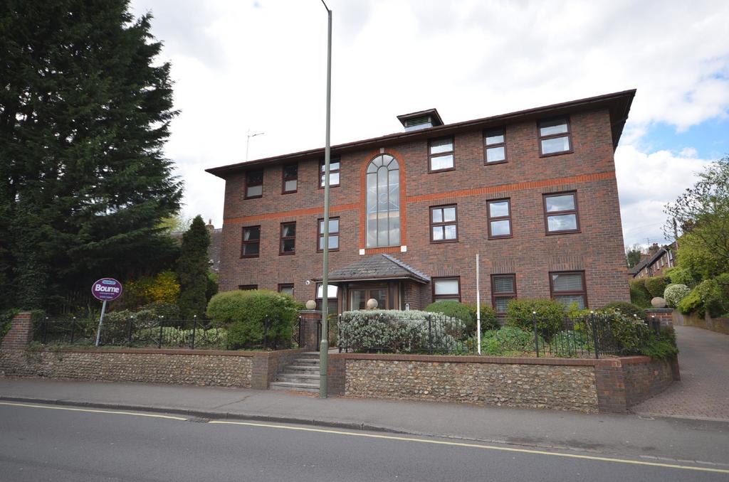 Farthingfield House, East Street, Farnham, Surrey, GU9 2 bed apartment