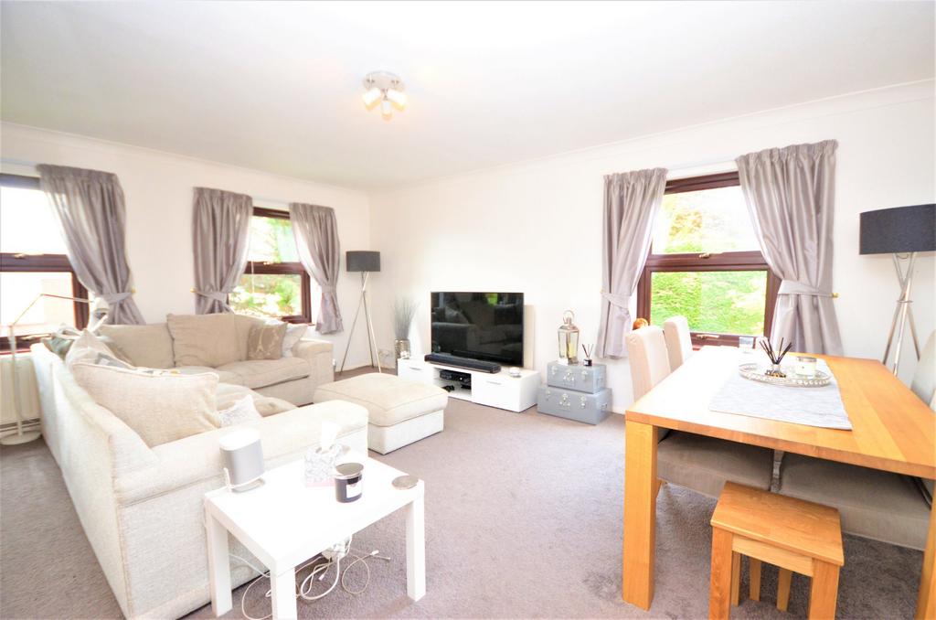 Farthingfield House, East Street, Farnham, Surrey, GU9 2 bed apartment £1,250 pcm (£288 pw)