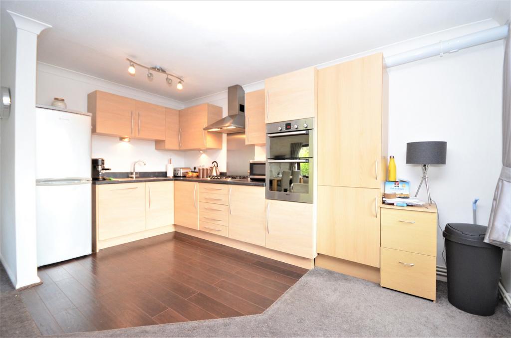 Farthingfield House, East Street, Farnham, Surrey, GU9 2 bed apartment £1,250 pcm (£288 pw)