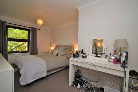 2 bedroom apartment to rent, Farthingfield House, East Street, Farnham, Surrey, GU9