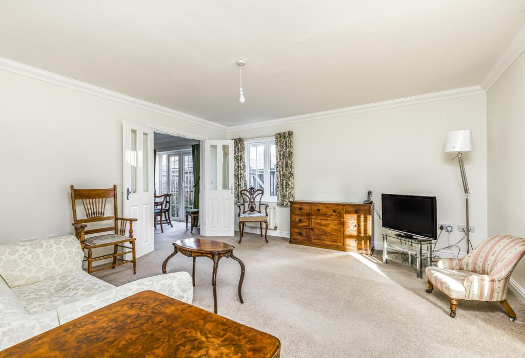Fountain Square, Hayling Island, Hampshire 3 bed semidetached house