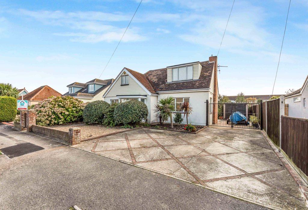 Wheatlands Avenue, Hayling Island... 2 bed detached house £460,000